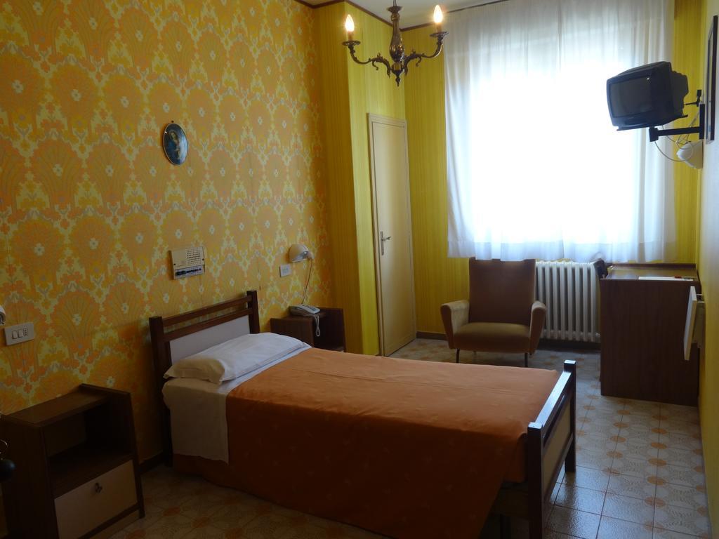 Hotel Saturno Chianciano Terme Exteriör bild